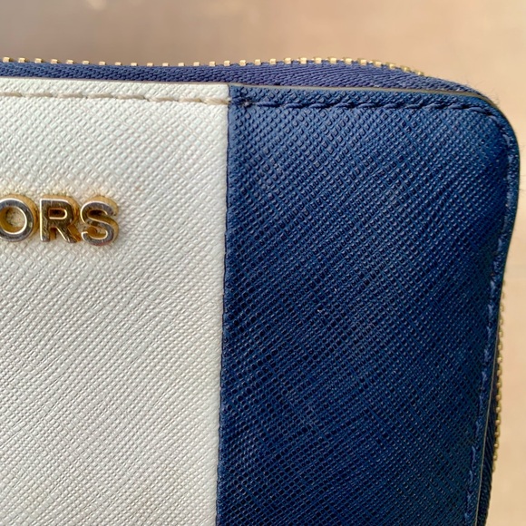 Michael Kors wallet - Picture 13 of 15